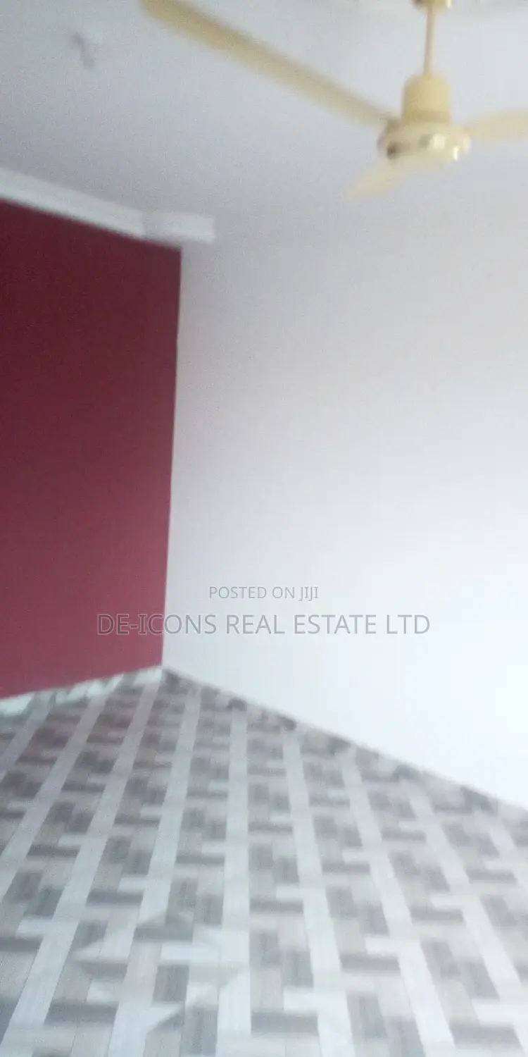 1bdrm Duplex in De-Icons Real Estate, Awutu Senya East Municipal