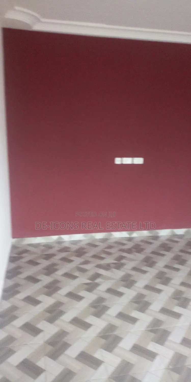 1bdrm Duplex in De-Icons Real Estate, Awutu Senya East Municipal