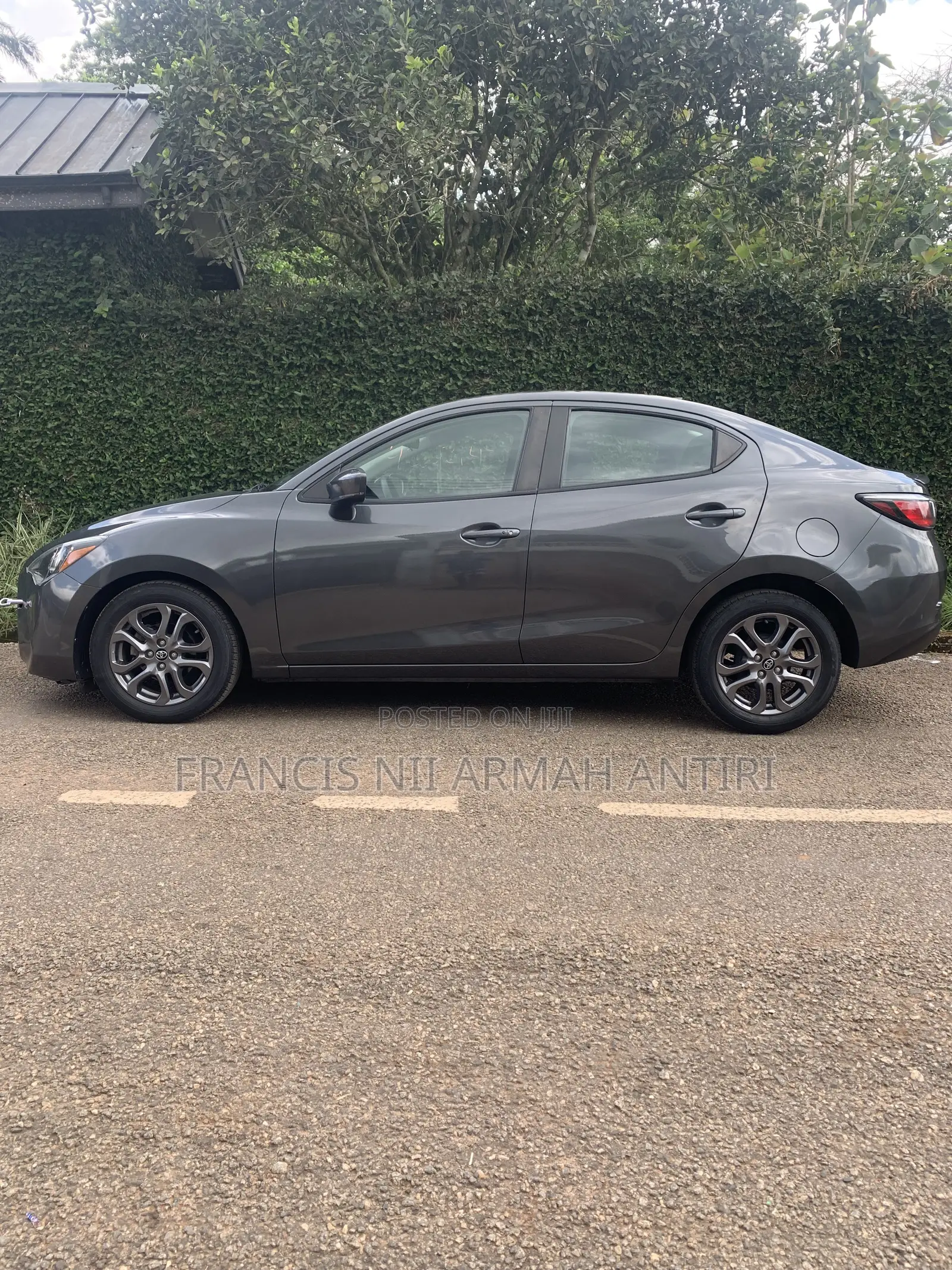 Toyota Yaris 1.5 Sedan XLE 2020 Gray