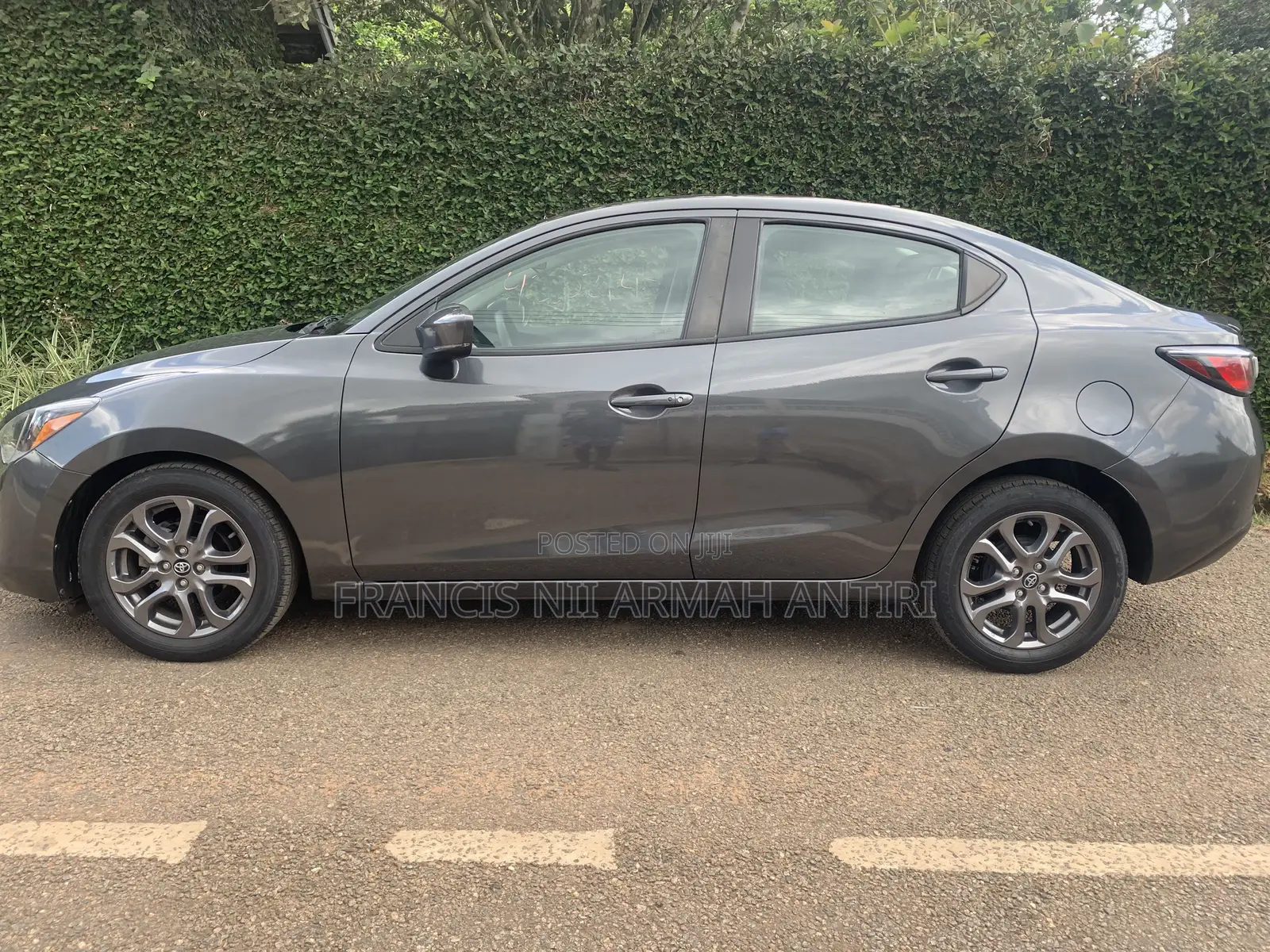 Toyota Yaris 1.5 Sedan XLE 2020 Gray