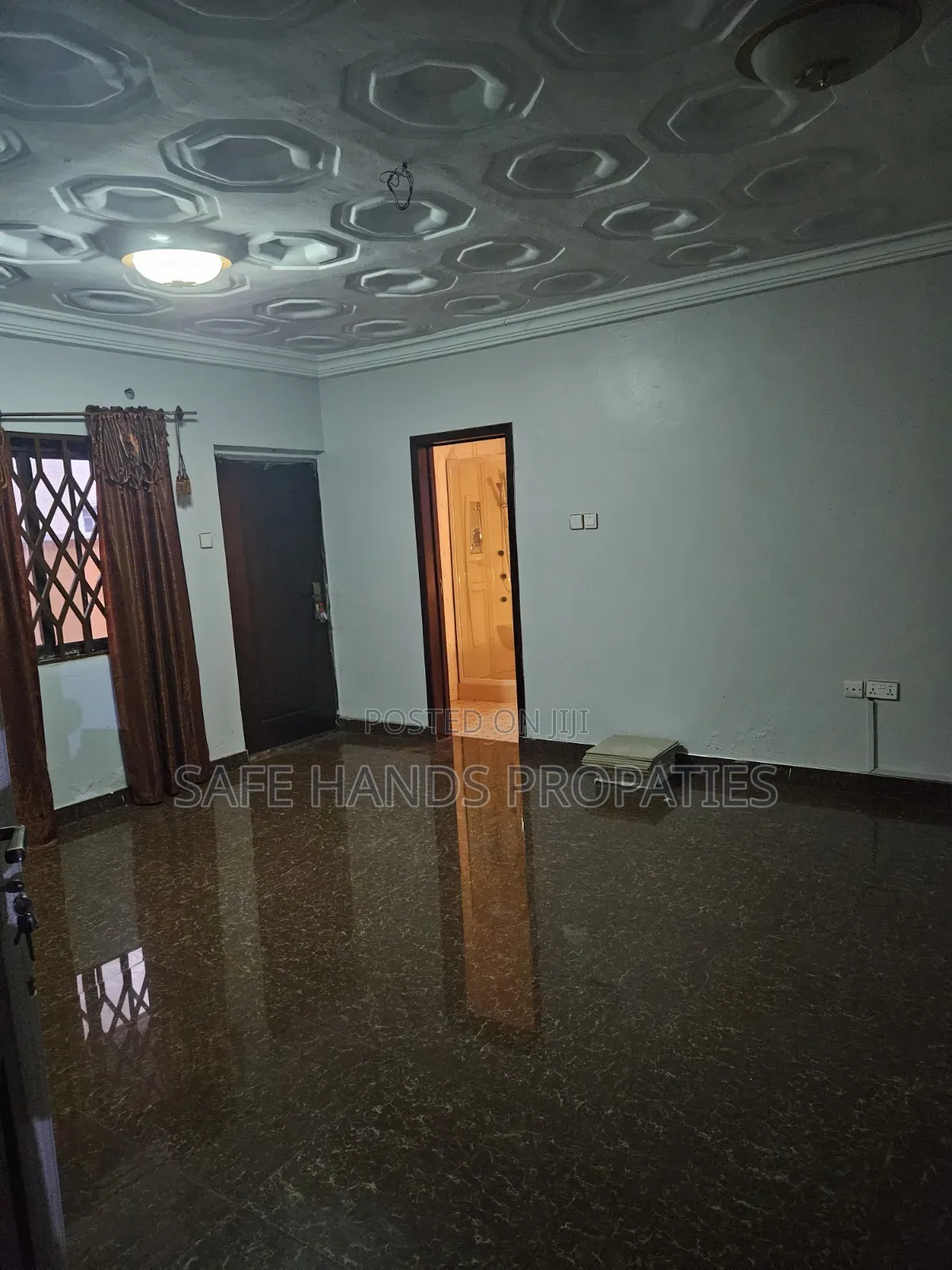 5bdrm House in Lakeside, Accra Metropolitan for sale