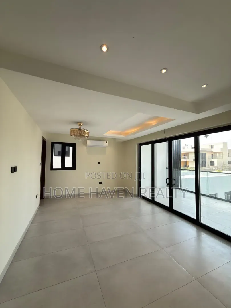 5bdrm House in Trassacco Springs, Police Station for sale