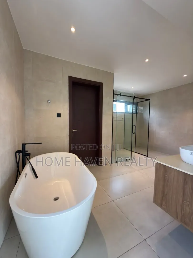 5bdrm House in Trassacco Springs, Police Station for sale