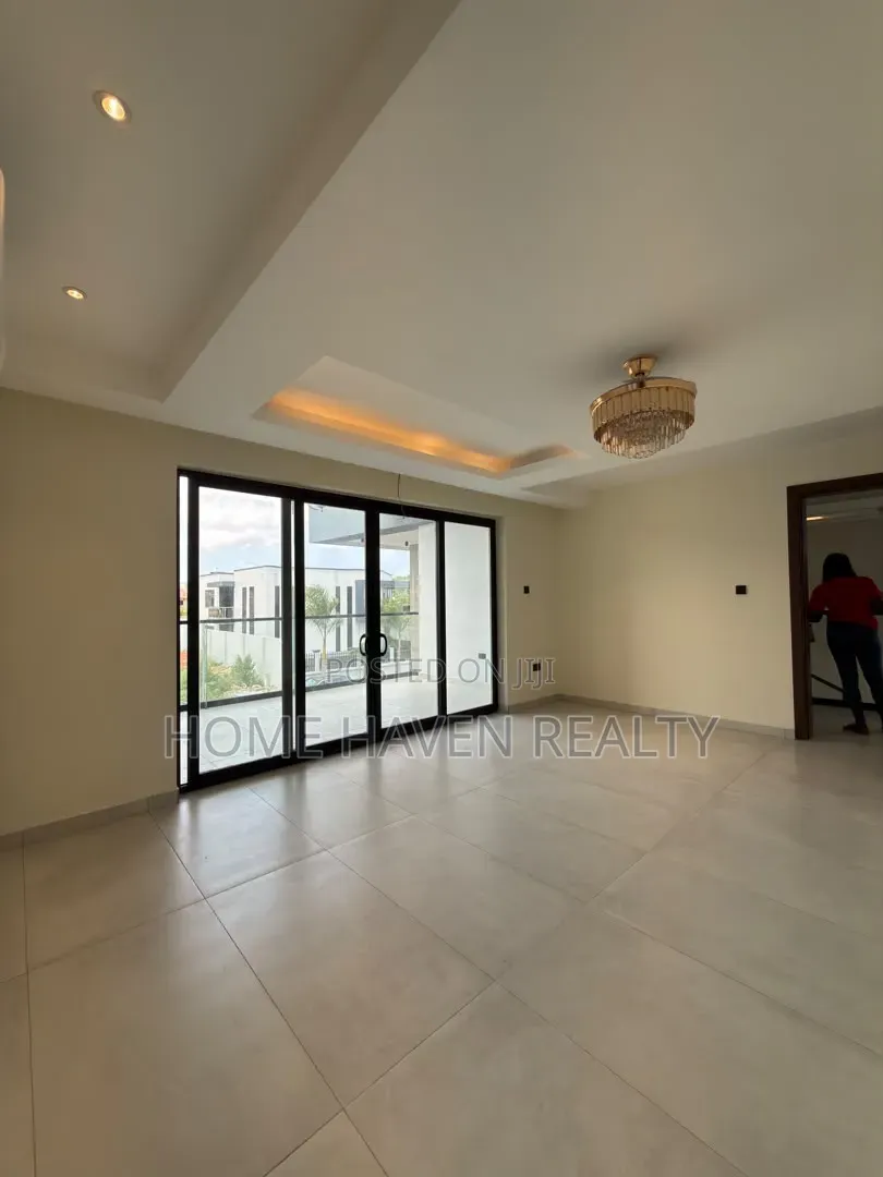 5bdrm House in Trassacco Springs, Police Station for sale