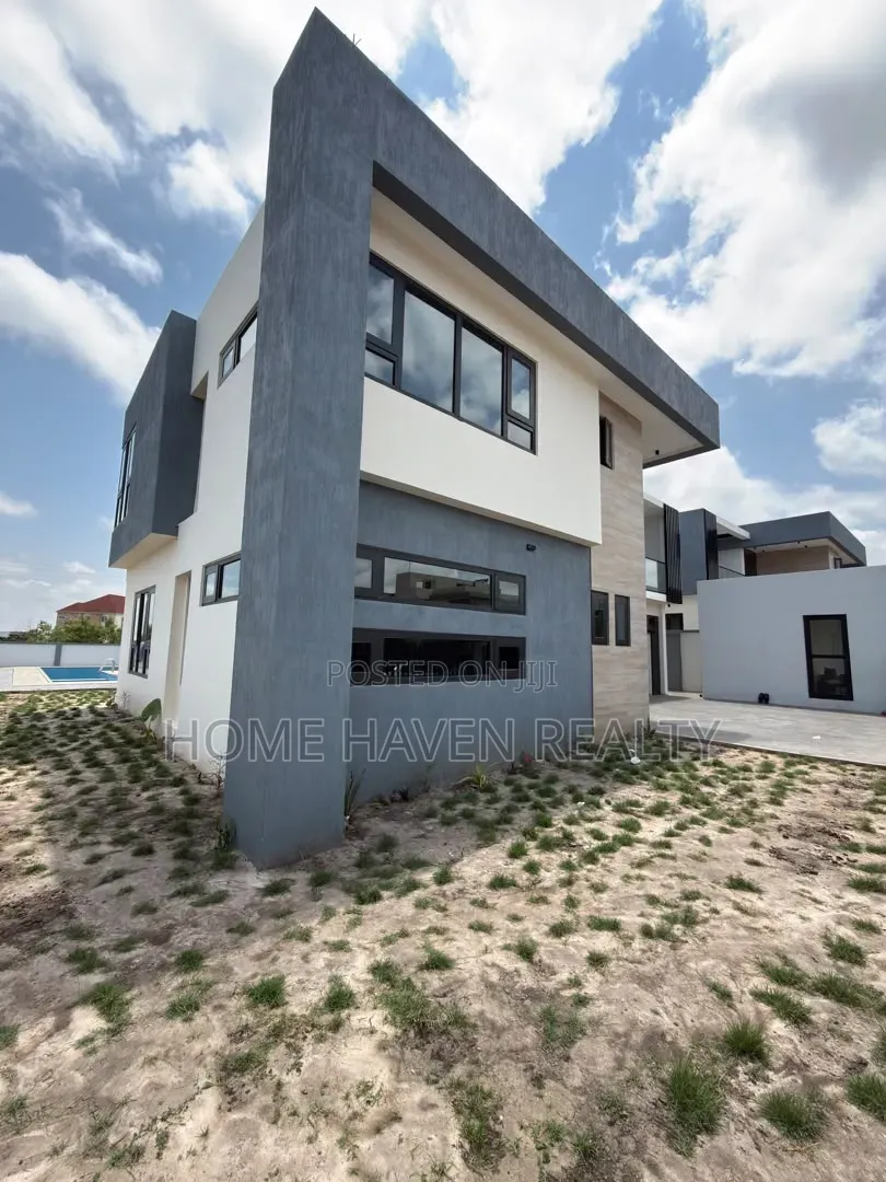 5bdrm House in Trassacco Springs, Police Station for sale