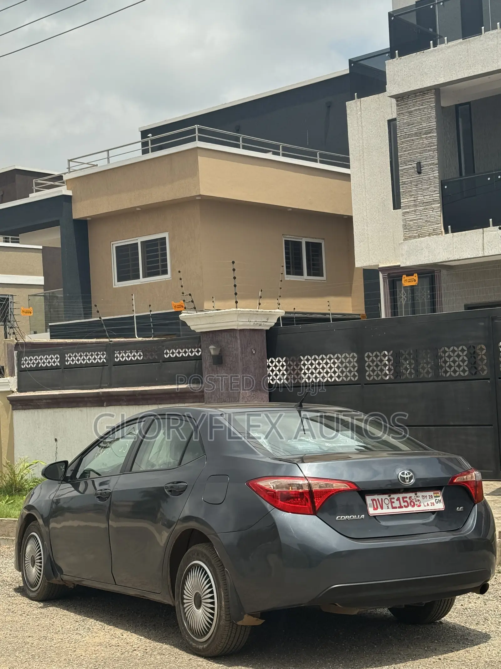 Toyota Corolla LE 4dr Sedan (1.8L 4cyl CVT) 2017 Gray