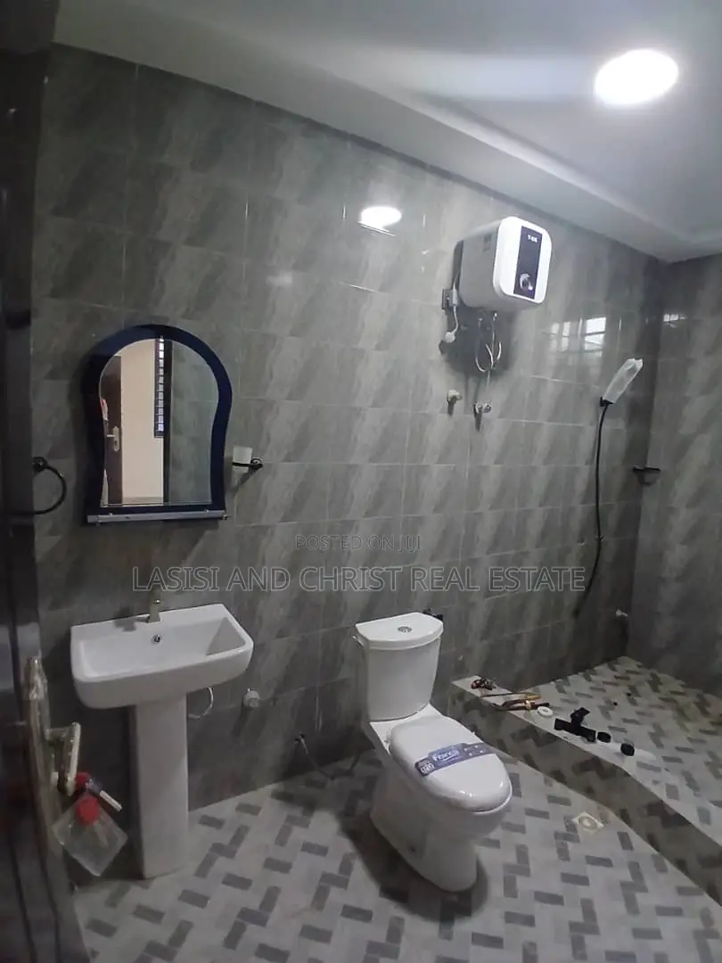2bdrm Apartment in Lasisi And Christ, Amasaman for rent