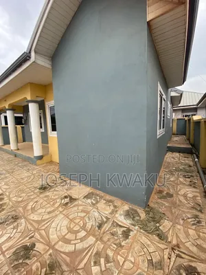 3bdrm House in Botwe Zoom Lion, Boundary Road Area for rent