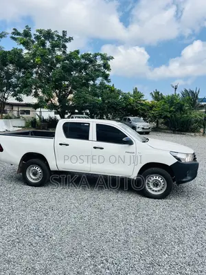 New Toyota Hilux 2025 White