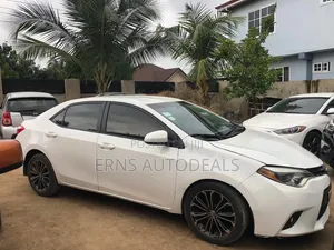 Toyota Corolla 2015 White