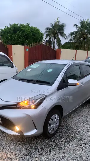 Toyota Vitz 1.3 FWD 3dr 2015 Silver