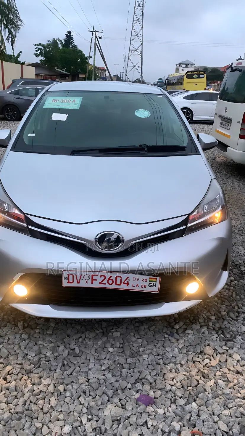 Toyota Vitz 1.3 FWD 3dr 2015 Silver