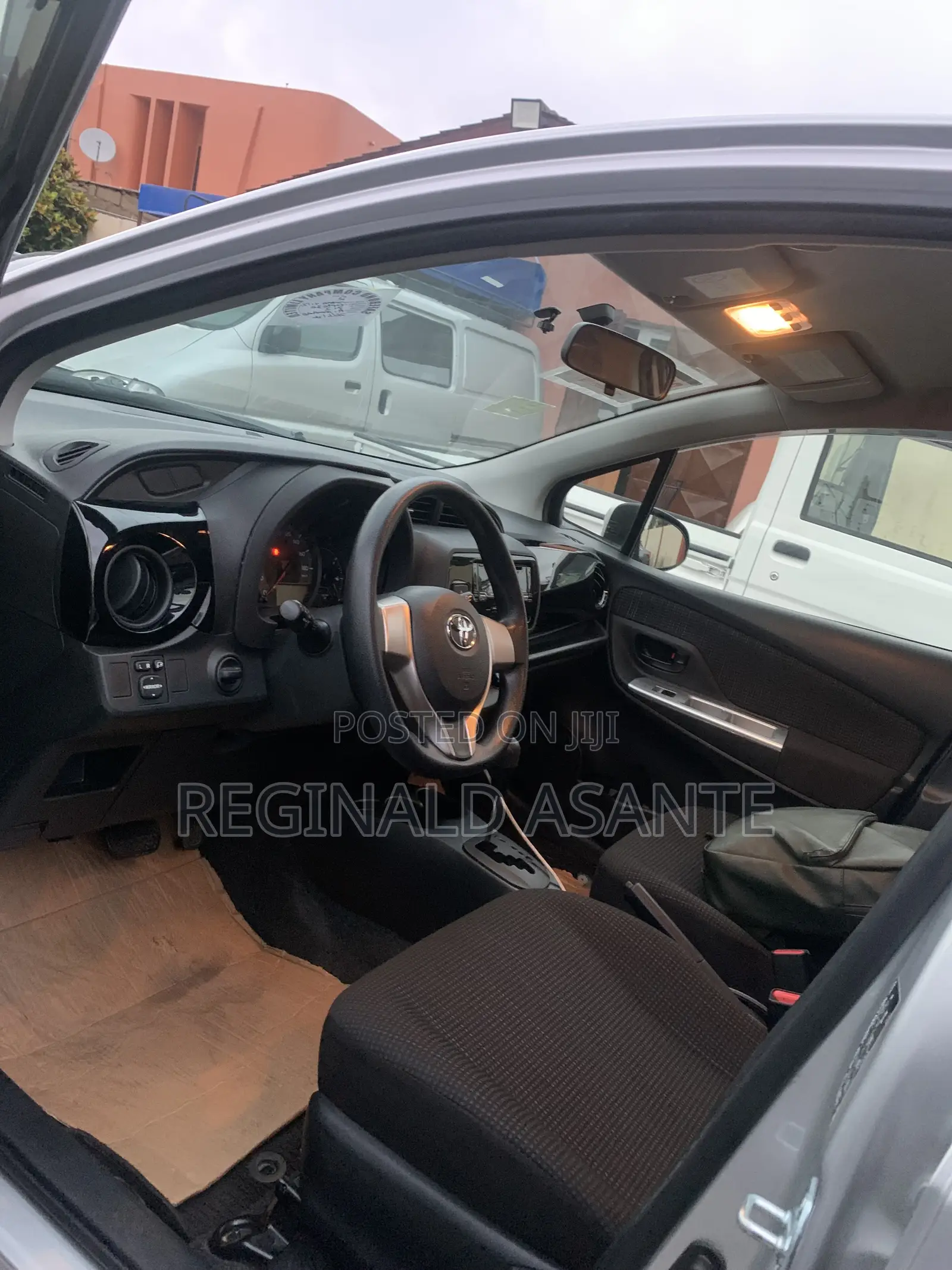 Toyota Vitz 1.3 FWD 3dr 2015 Silver