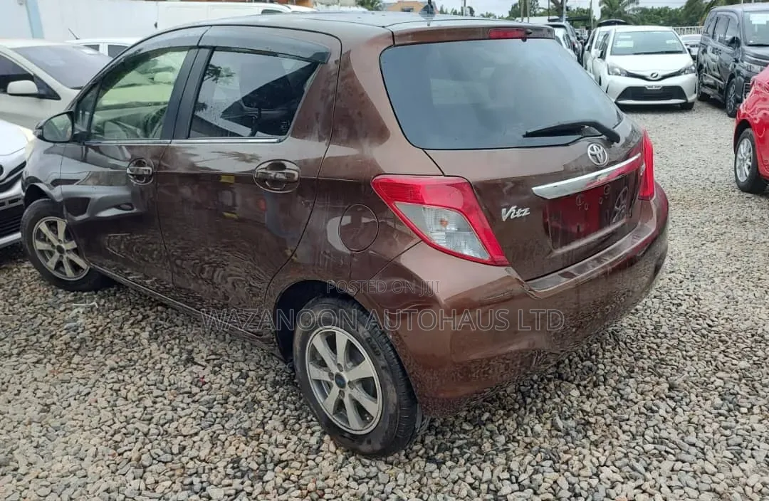 Toyota Vitz 2014 Brown