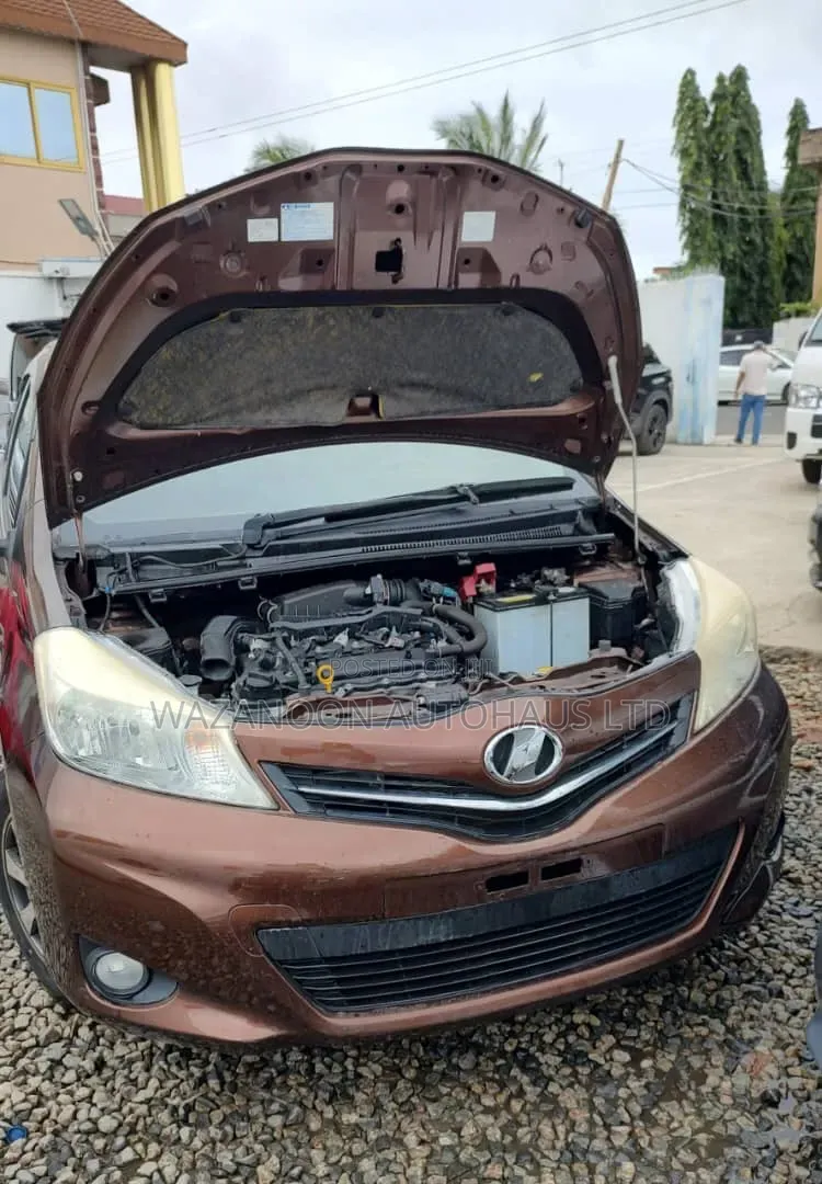 Toyota Vitz 2014 Brown