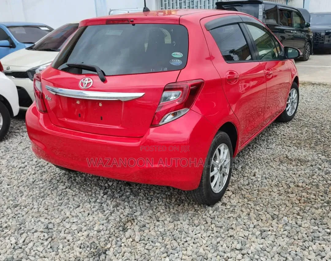 Toyota Vitz 2015 Red