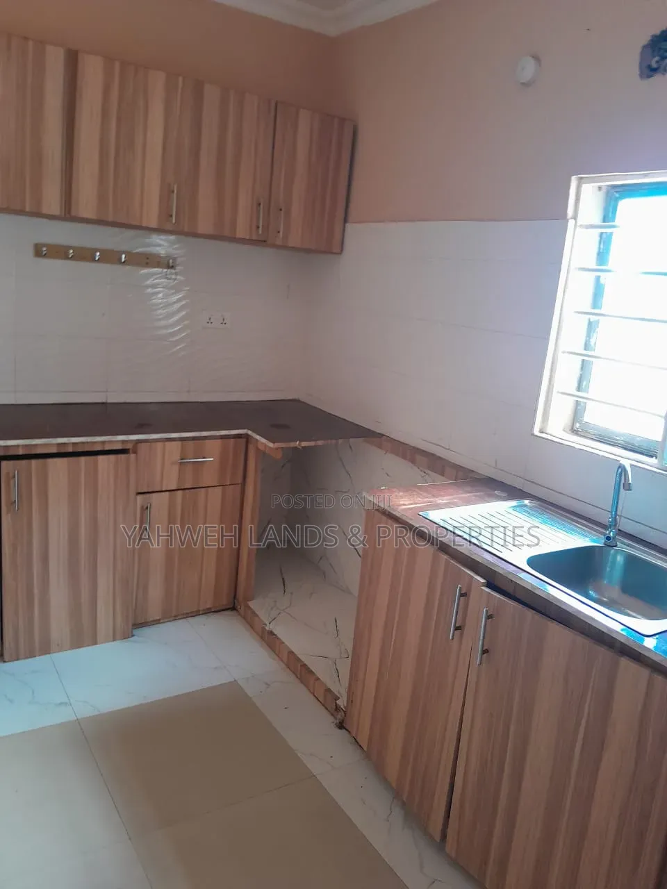 2bdrm Apartment in Glowlump, Baatsona Total for rent