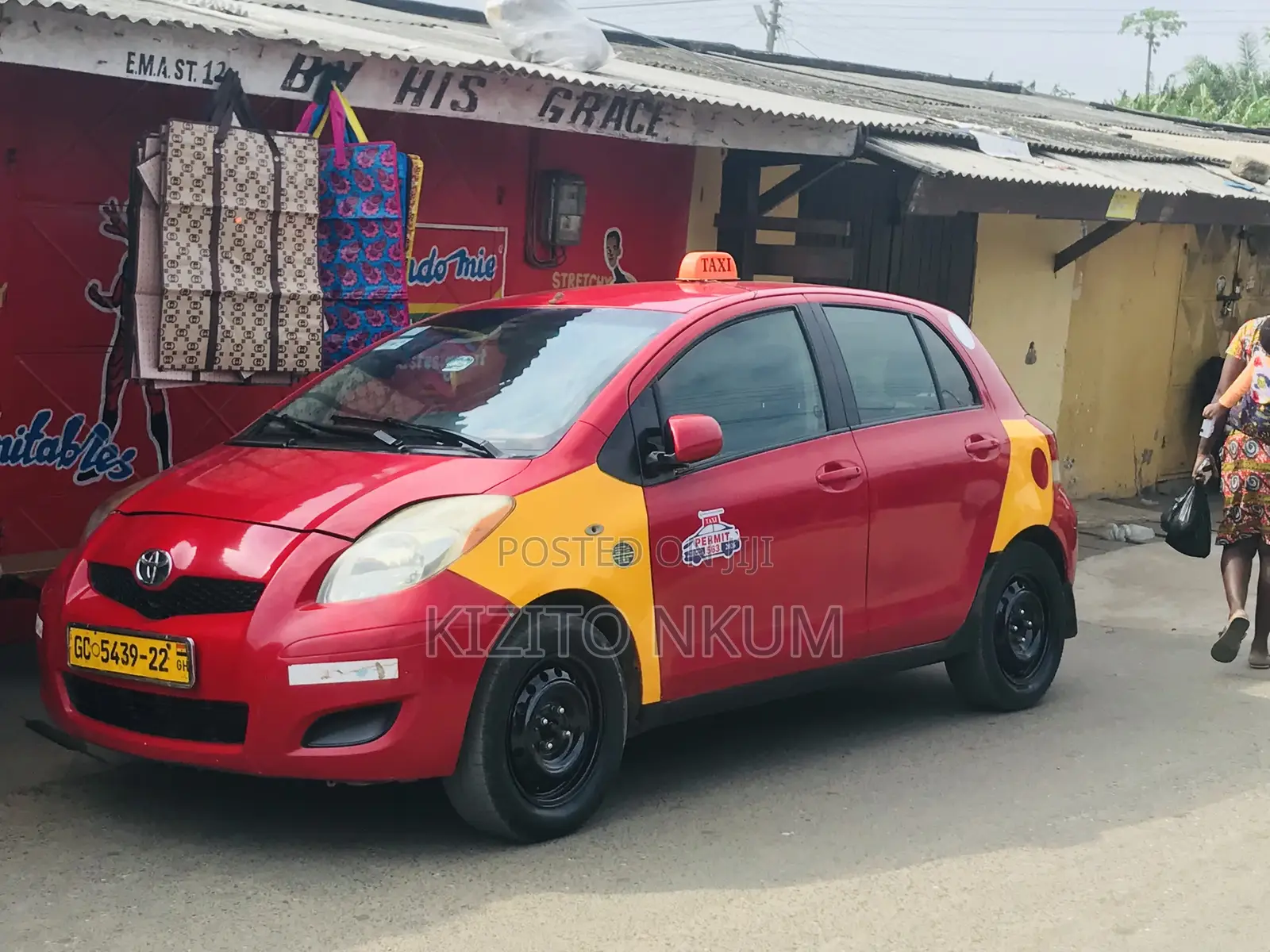 Toyota Yaris Base Hatchback 5dr 2010 Red