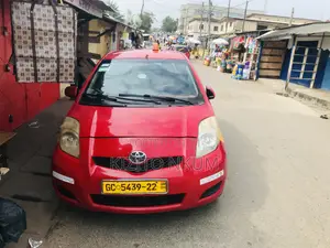 Toyota Yaris Base Hatchback 5dr 2010 Red