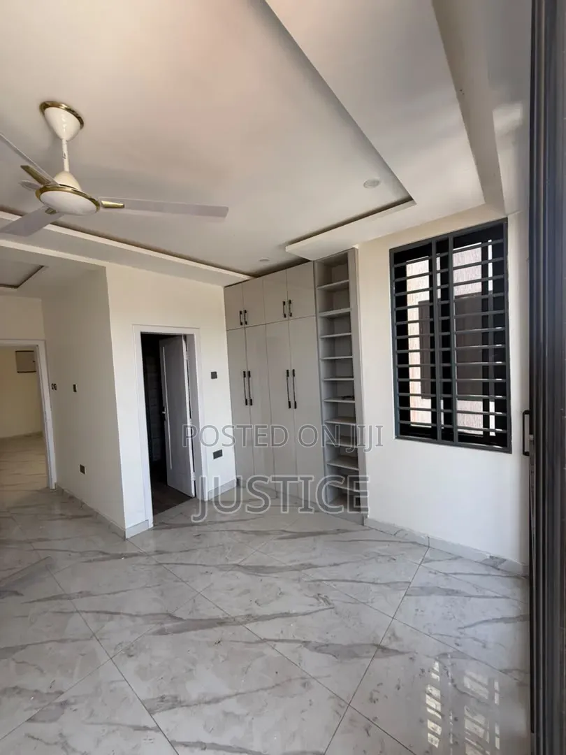 5bdrm Duplex in Latebiokorshie, Lartebiokorshie for rent