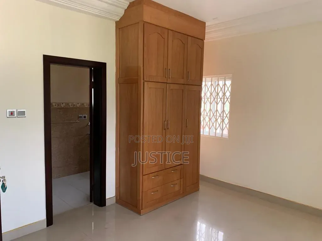 5bdrm Duplex in Latebiokorshie, Lartebiokorshie for rent