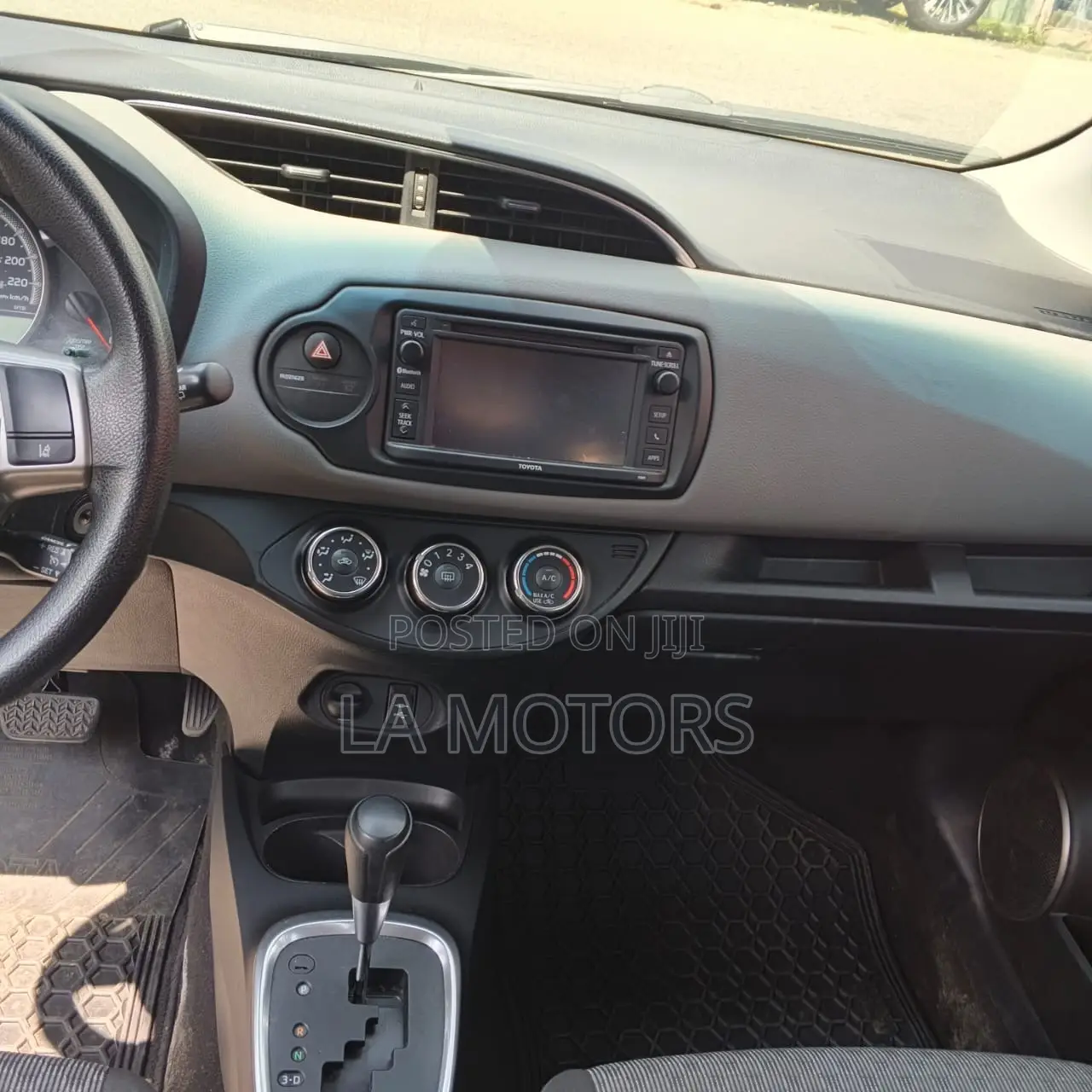 Toyota Yaris 2017 Black
