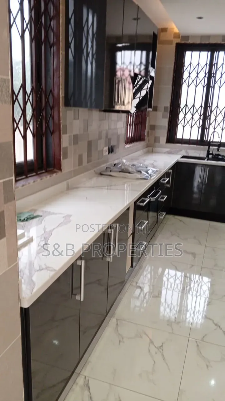3bdrm House in Ola Achool Area for rent