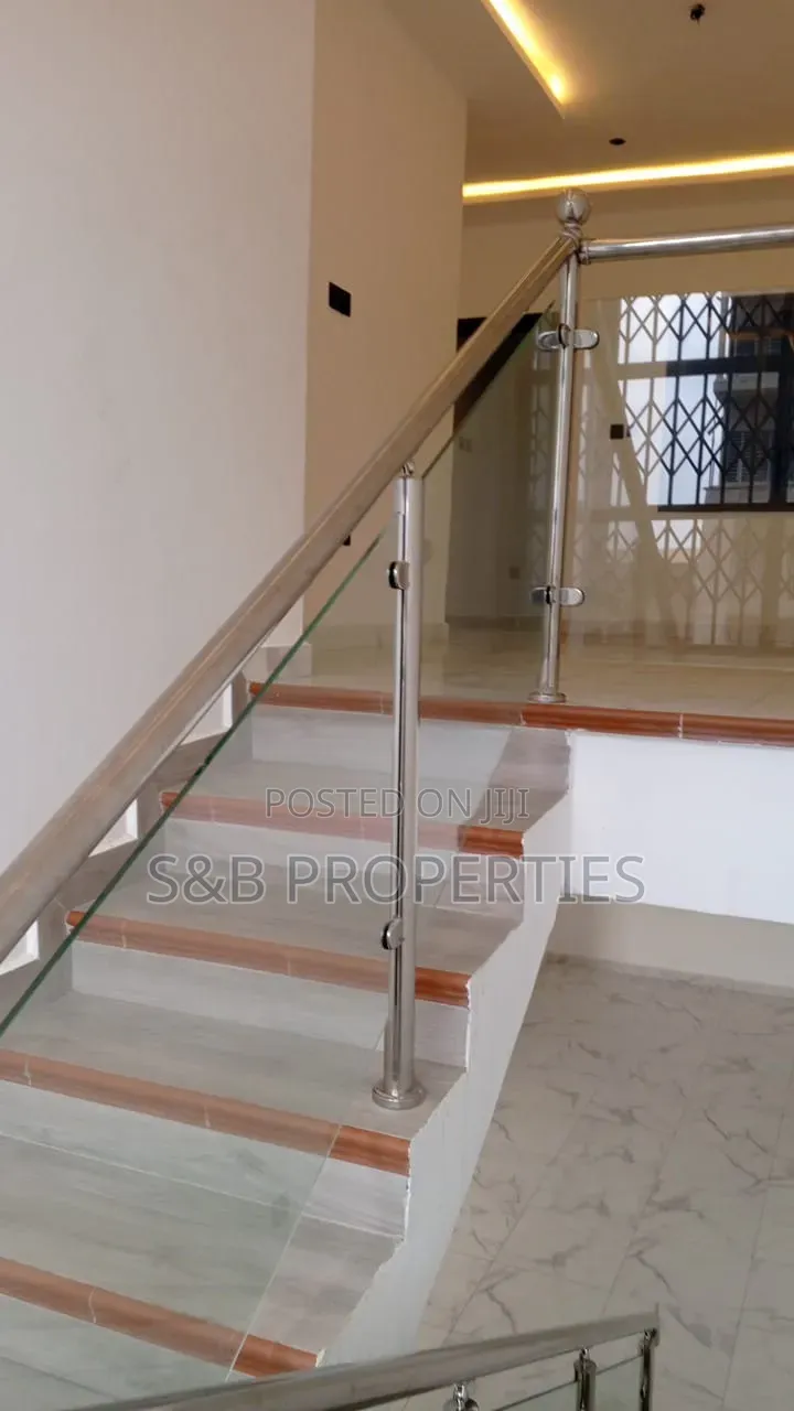 3bdrm House in Ola Achool Area for rent