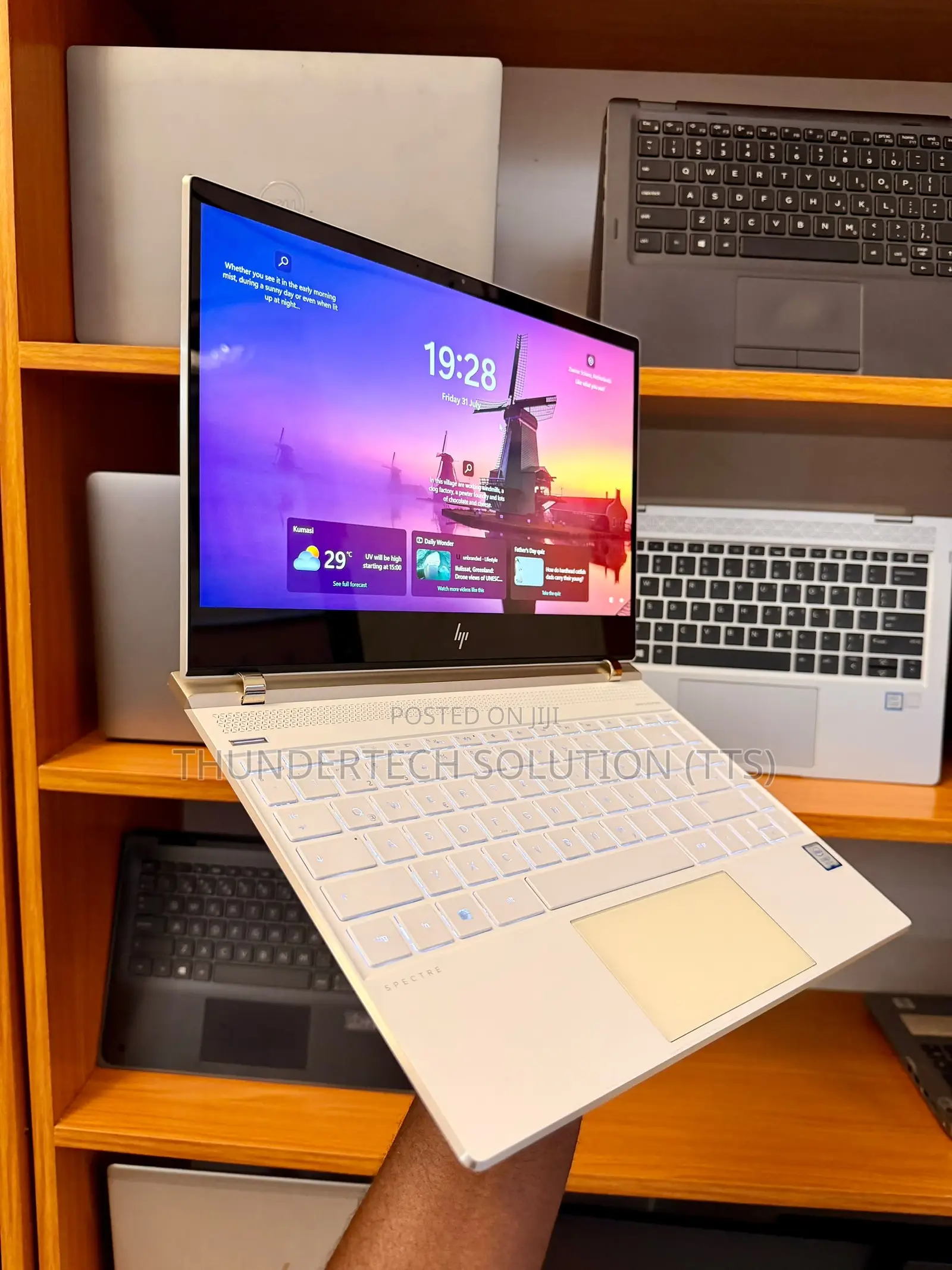 New Laptop HP Spectra 13 8GB Intel Core i5 SSD 256GB