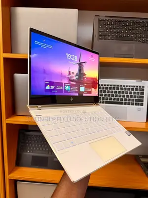 New Laptop HP Spectra 13 8GB Intel Core i5 SSD 256GB