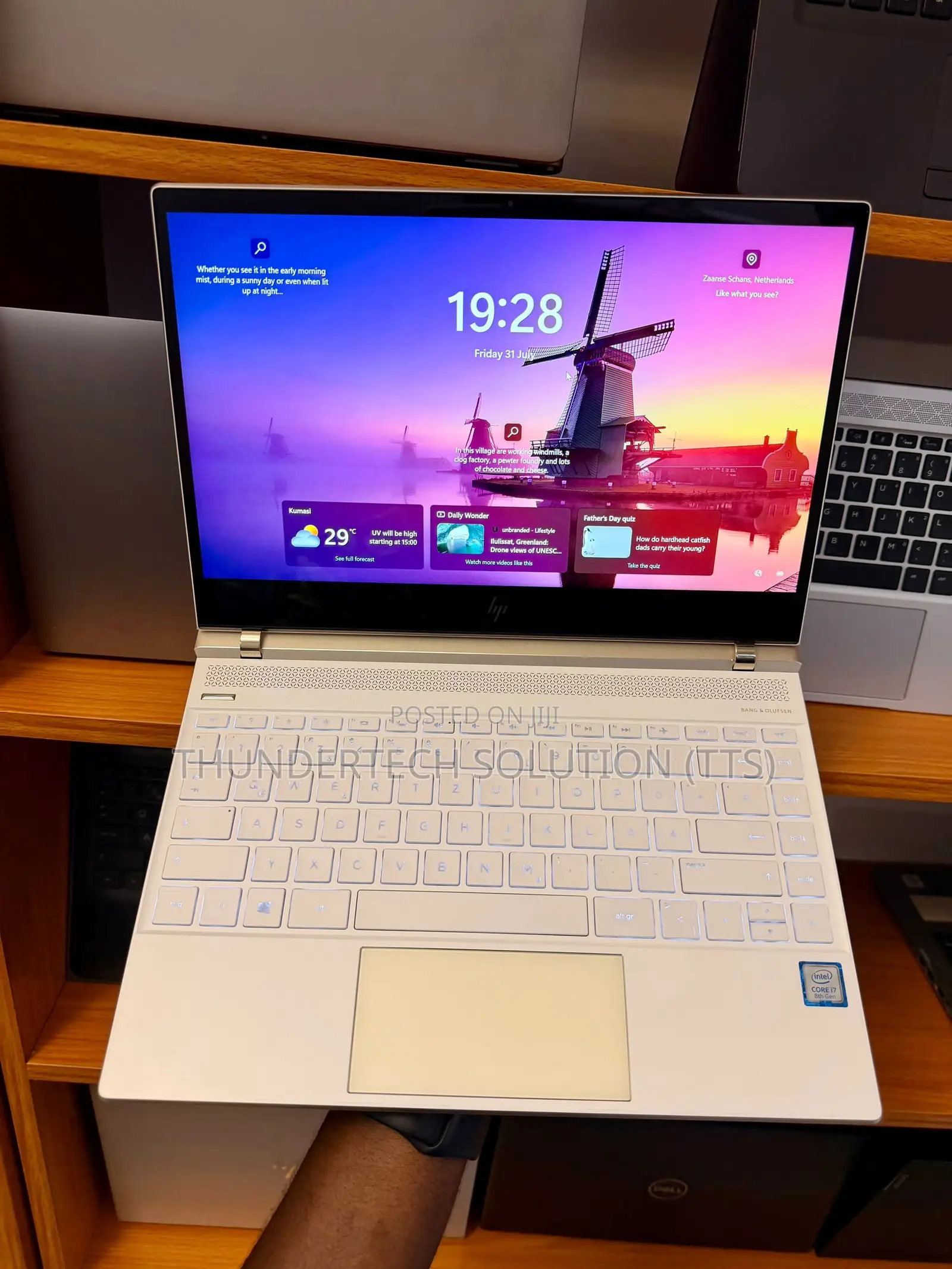 New Laptop HP Spectra 13 8GB Intel Core i5 SSD 256GB