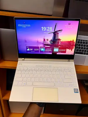New Laptop HP Spectra 13 8GB Intel Core i5 SSD 256GB