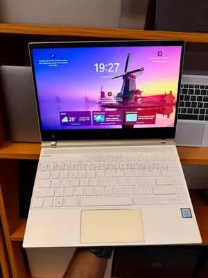 New Laptop HP Spectra 13 8GB Intel Core i5 SSD 256GB