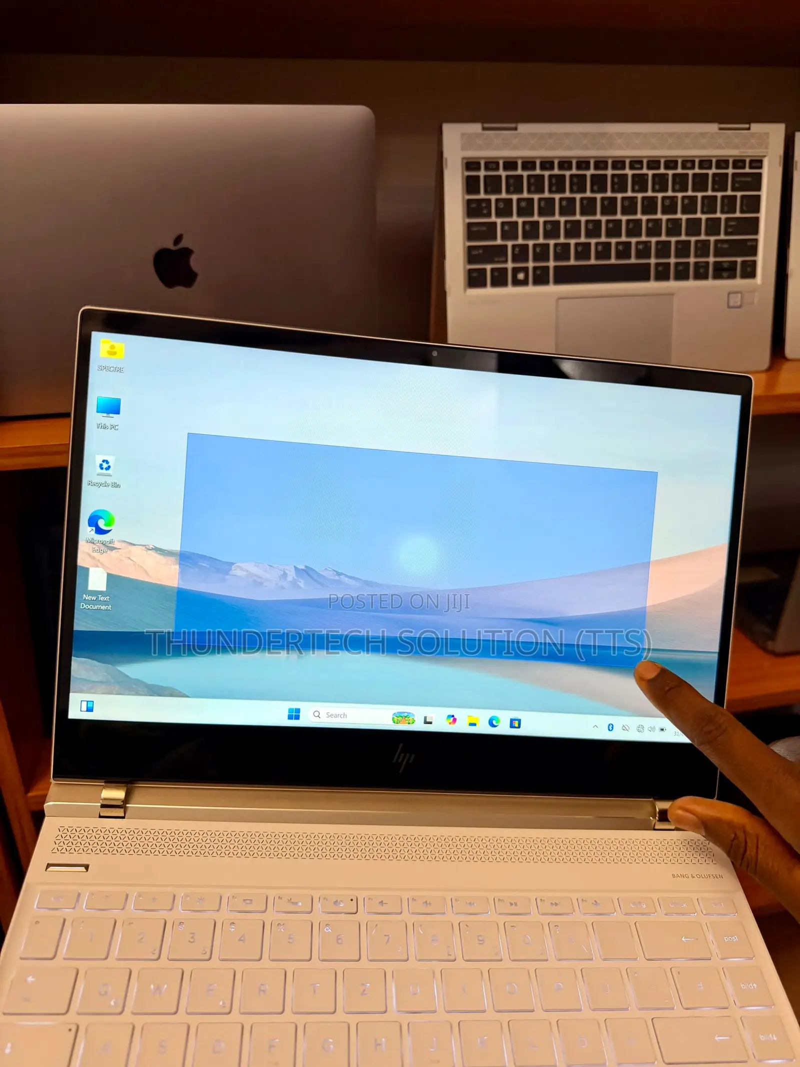 New Laptop HP Spectra 13 8GB Intel Core i5 SSD 256GB