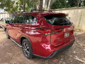Toyota Highlander XLE 2022 Black