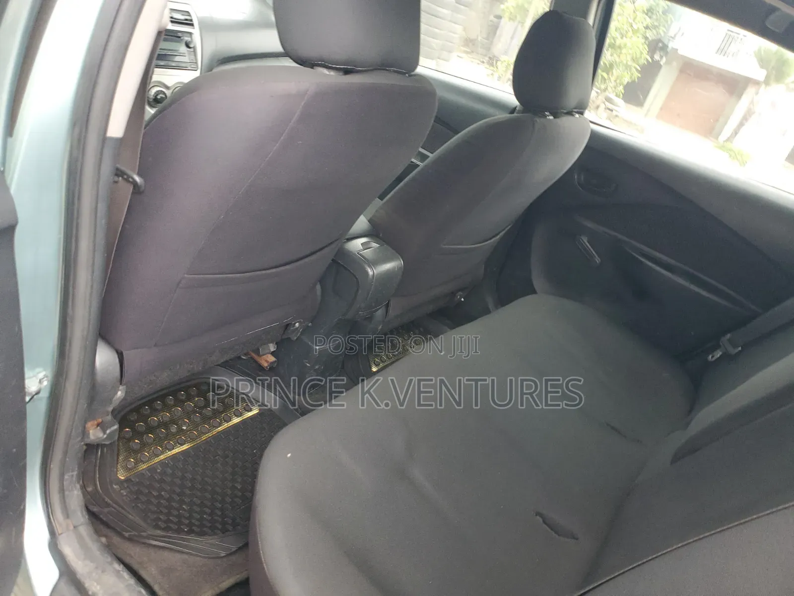 Toyota Yaris Base Sedan 4dr 2010 Green