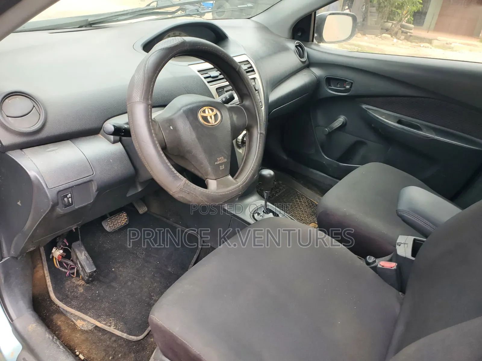 Toyota Yaris Base Sedan 4dr 2010 Green