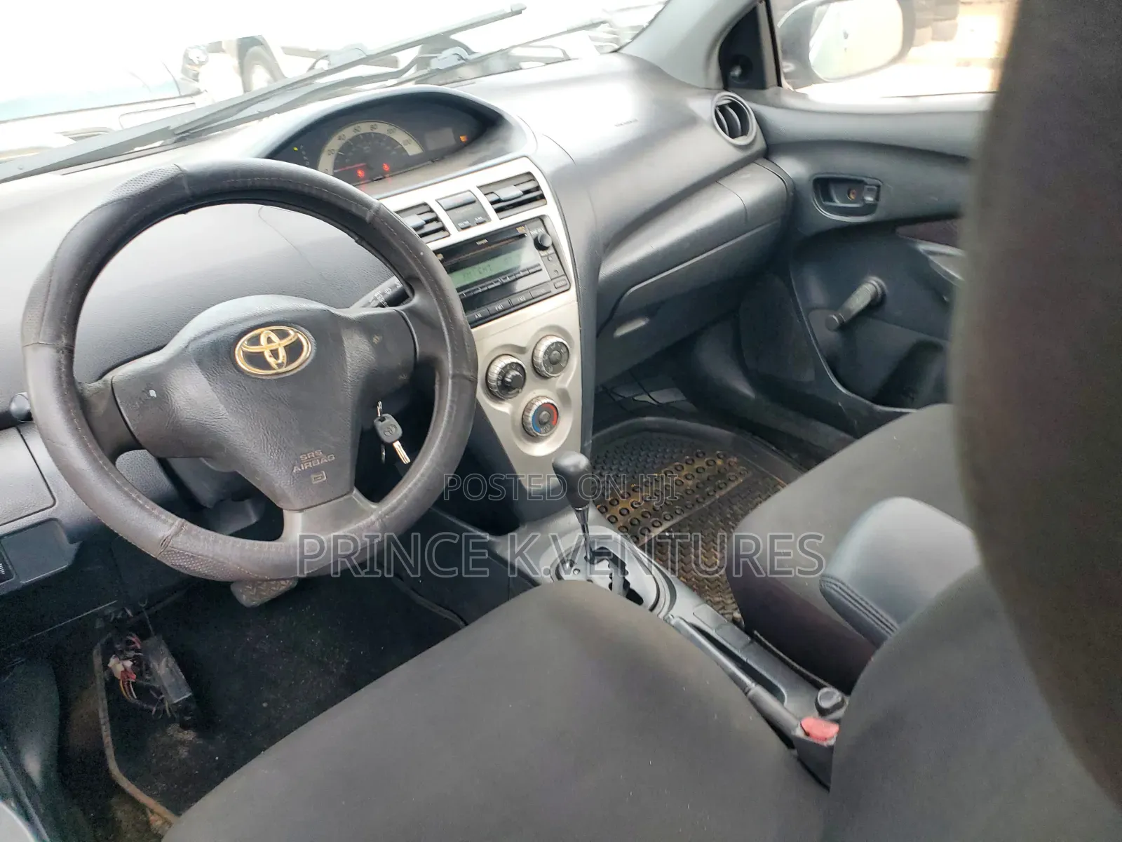 Toyota Yaris Base Sedan 4dr 2010 Green