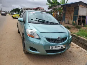 Toyota Yaris Base Sedan 4dr 2010 Green