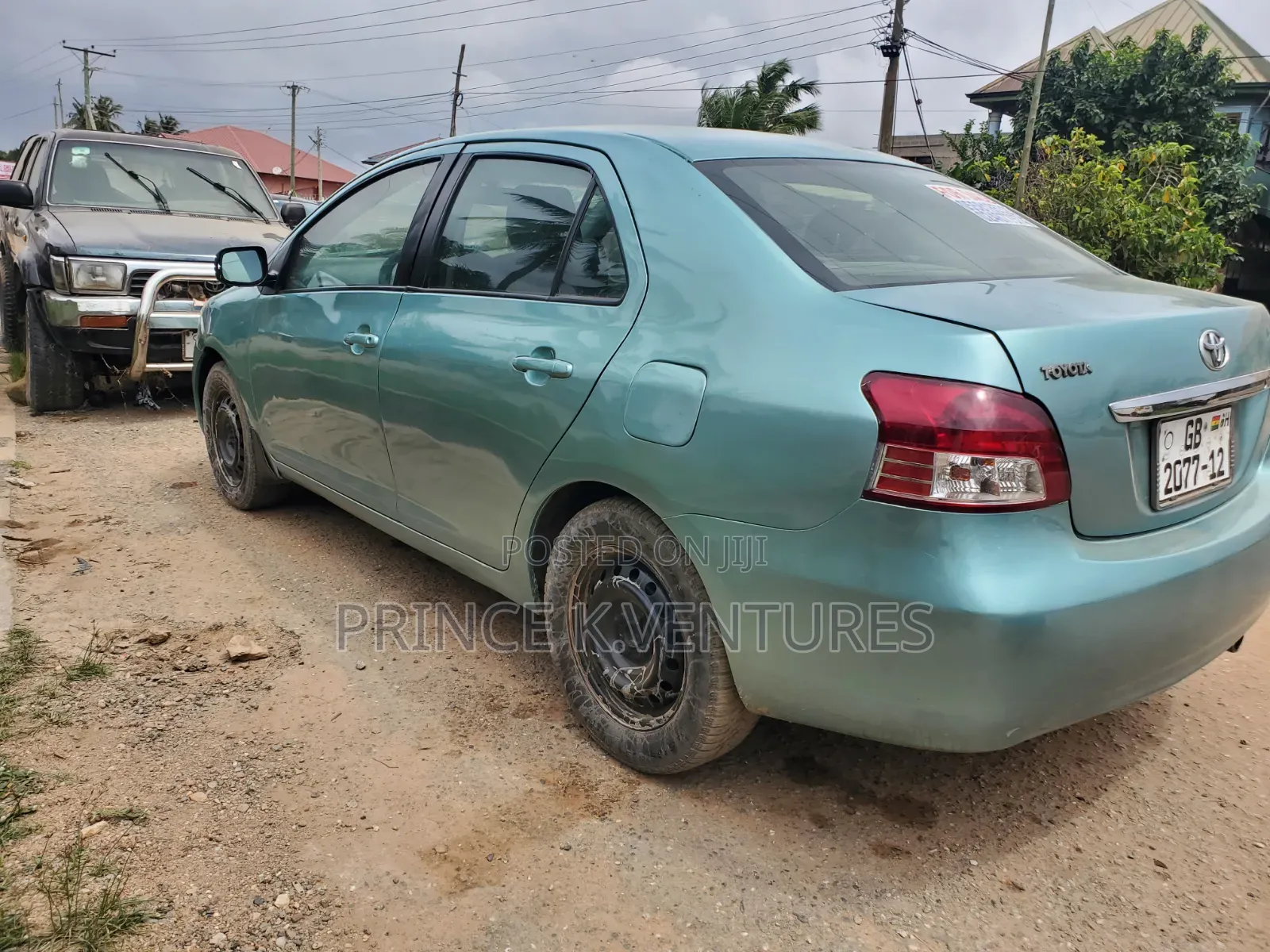 Toyota Yaris Base Sedan 4dr 2010 Green