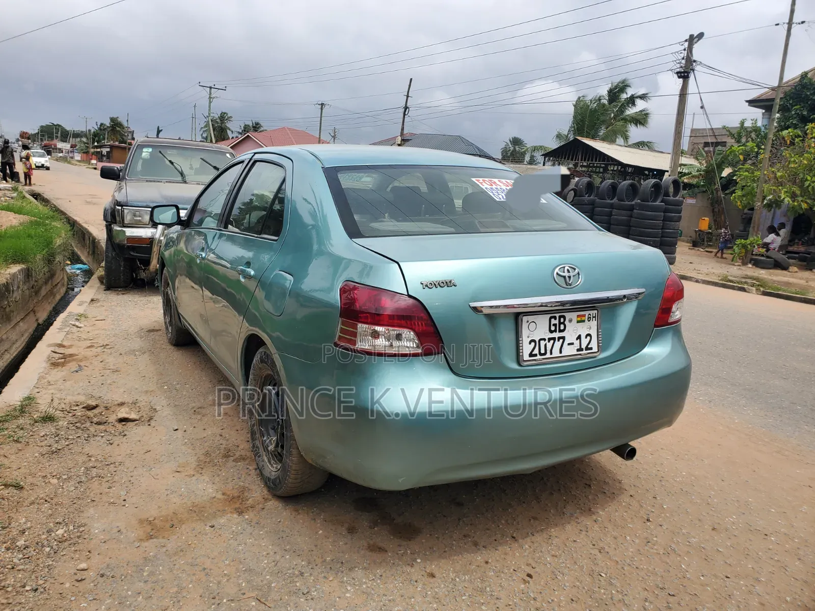 Toyota Yaris Base Sedan 4dr 2010 Green