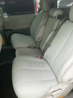 Toyota Sienna 7 Passenger 2012 Gold