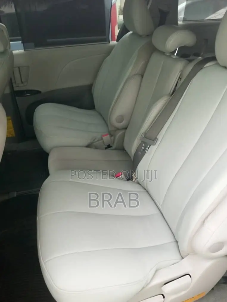 Toyota Sienna 7 Passenger 2012 Gold
