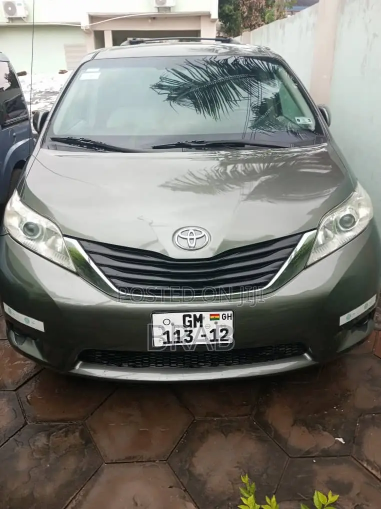 Toyota Sienna 7 Passenger 2012 Gold