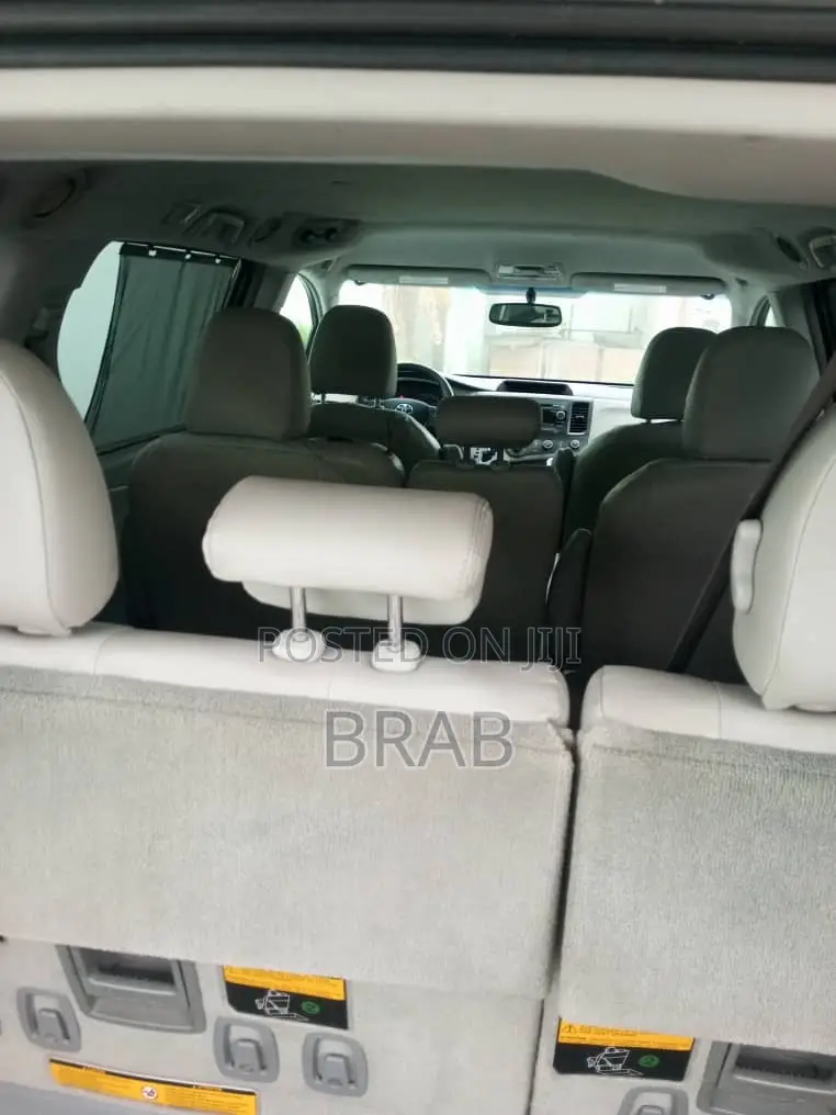 Toyota Sienna 7 Passenger 2012 Gold