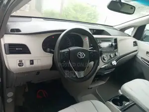 Toyota Sienna 7 Passenger 2012 Gold