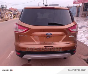 Ford Escape 2016 Gold