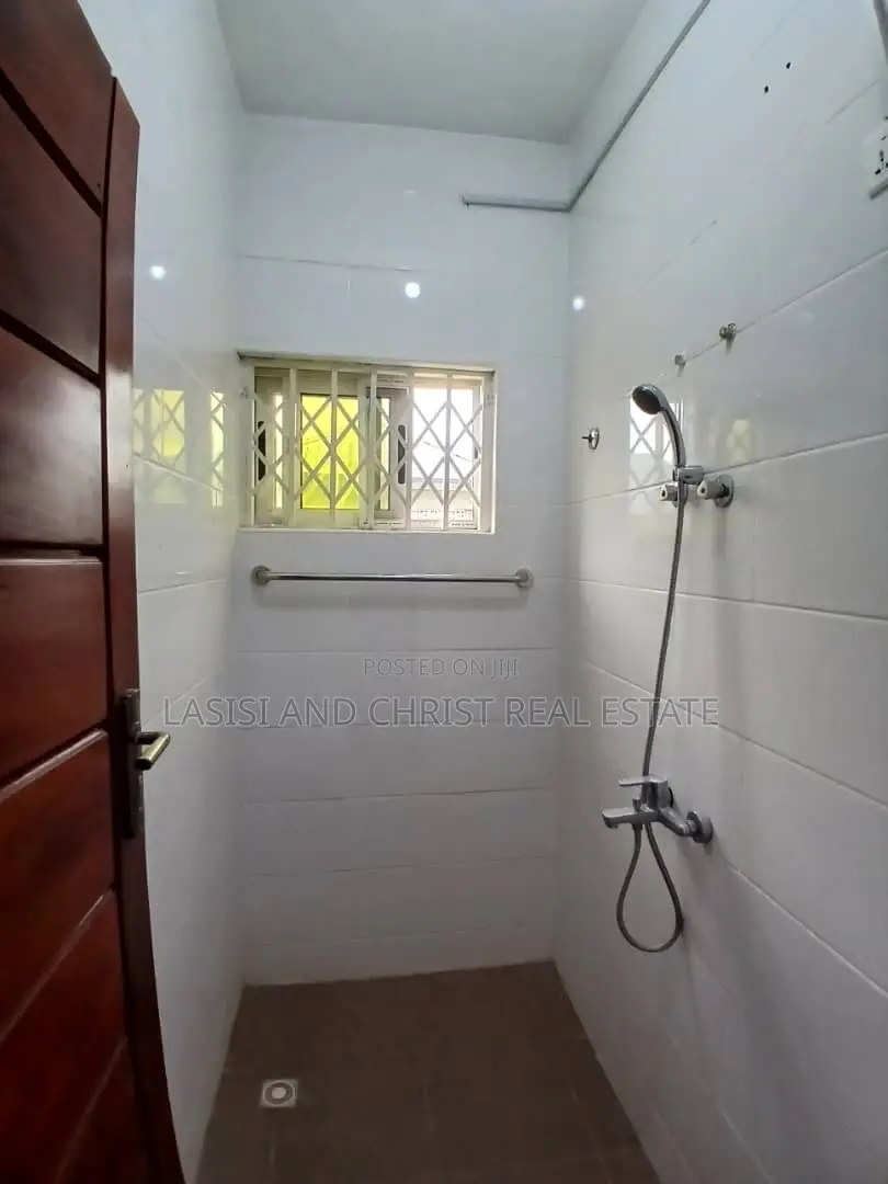 2bdrm Apartment in Lasisi And Christ, Amasaman for rent
