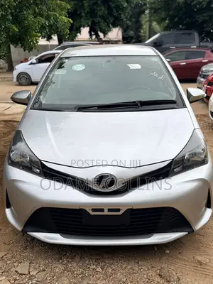 Toyota Vitz 1.3 FWD 5dr 2015 Silver