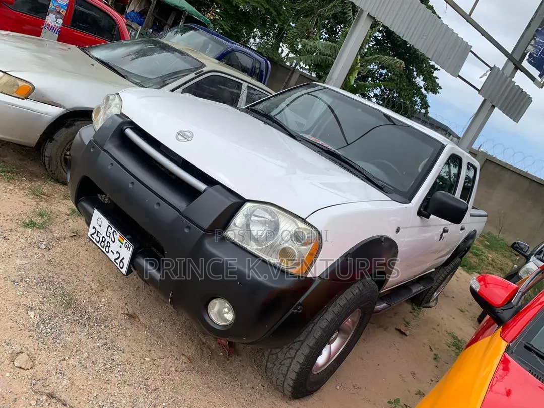 Nissan Hardbody 2008 White